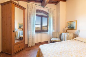 2 makuuhuonetta, silitysrauta/-lauta, Wi-Fi, vuodevaatteet