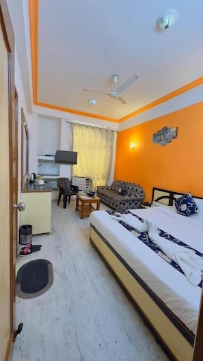 Desk, laptop workspace, blackout curtains, soundproofing - KDM Hotel Sai Geeta (Shirdi)