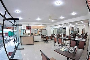 Habitación familiar, vistas a la ciudad | Restauración