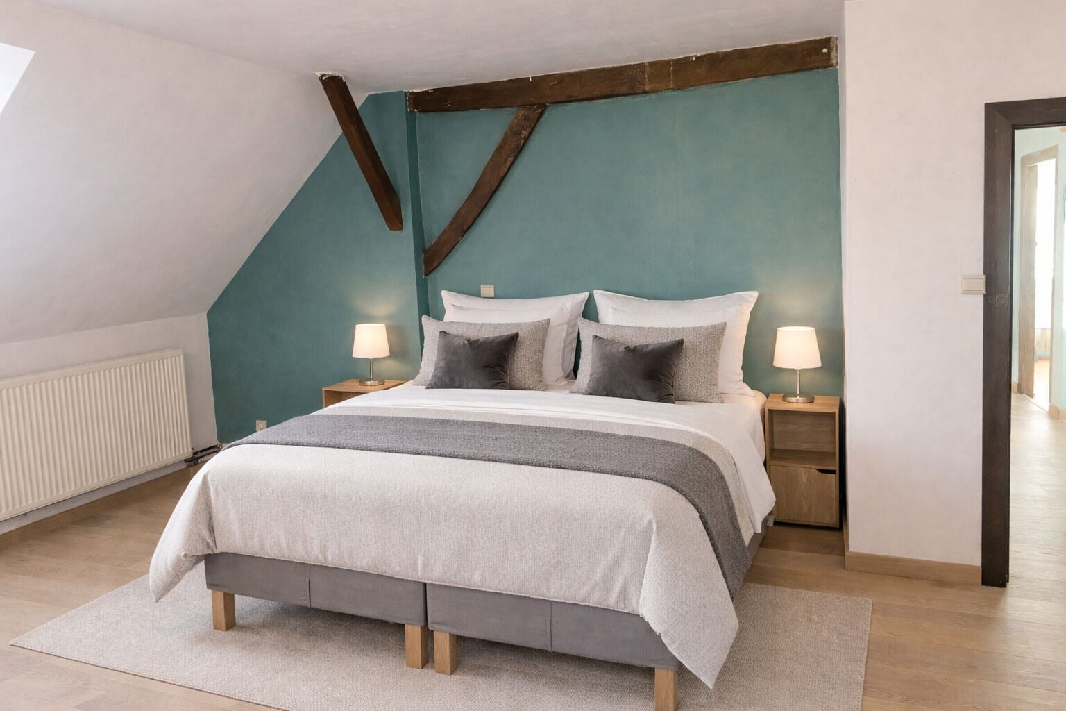 8 bedrooms, travel crib, free WiFi