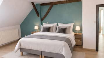 8 bedrooms, travel crib, free WiFi