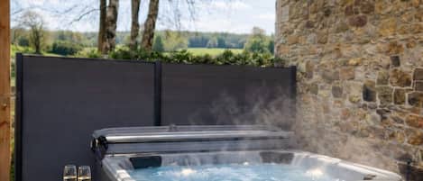 Bain à remous extérieur