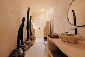 Shower, jetted bath, hair dryer, bidet - Serene Luxury 2BR Private Pool Villa - Canggu (Bali)