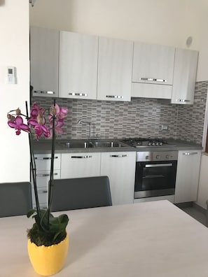 Fridge, microwave, oven, stovetop - Costa rei within walking distance of the sea (Costa Rei)