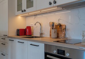 Fridge, oven, stovetop, dishwasher - Charming studio apartment in Luštica Bay Marina (Radovići)