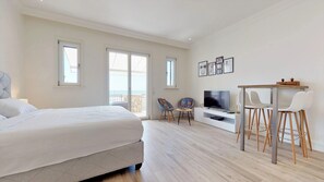 1 chambre, fer et planche à repasser, Wi-Fi gratuit, draps fournis
