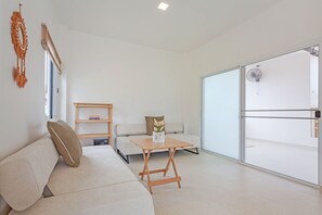 Smart TV - Tom Star Pool Villa Layan 3BR Large pool, mountain view for the rooftop (ตำบล ศรีสุนทร)