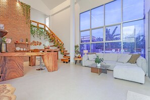 Interior - Tom Star Pool Villa Layan 3BR Large pool, mountain view for the rooftop (ตำบล ศรีสุนทร)