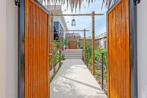 Property grounds - Tom Star Pool Villa Layan 3BR Large pool, mountain view for the rooftop (ตำบล ศรีสุนทร)