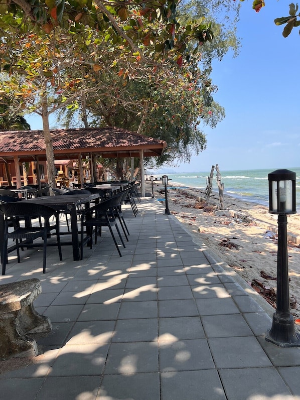 Restaurant - Leamsai Beach Resort (Chaiya)