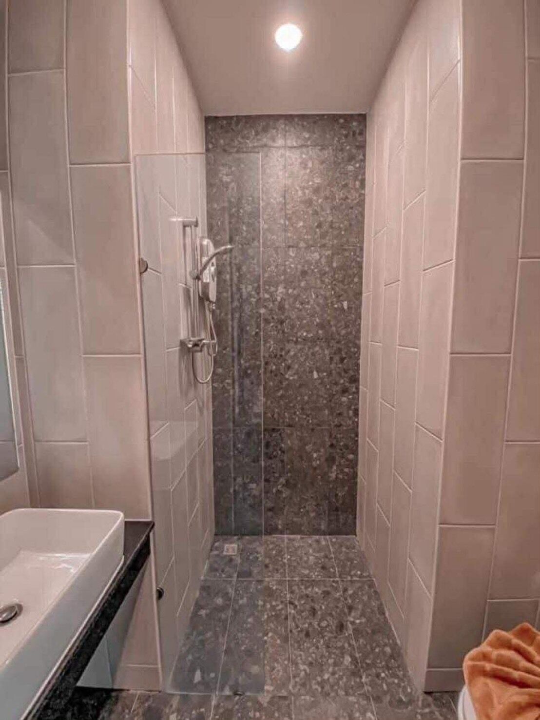 Deluxe Room, Balcony, Sea View | Bathroom | Shower, free toiletries, hair dryer, towels