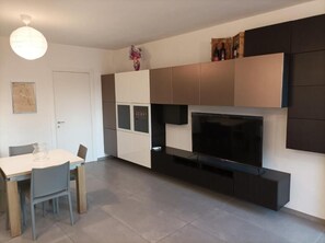 Dining - Apartment with two rooms central to services (Desenzano del Garda)