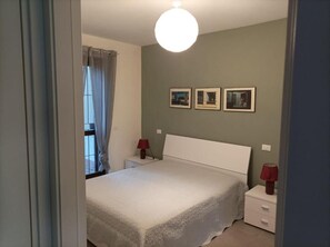 Iron/ironing board, WiFi, bed sheets - Apartment with two rooms central to services (Desenzano del Garda)
