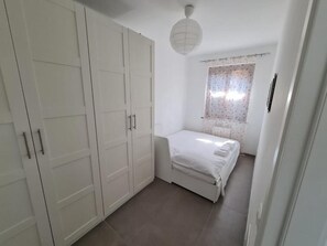 Iron/ironing board, WiFi, bed sheets - Apartment with two rooms central to services (Desenzano del Garda)