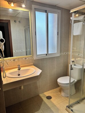 Phòng đôi cơ bản | Phòng tắm