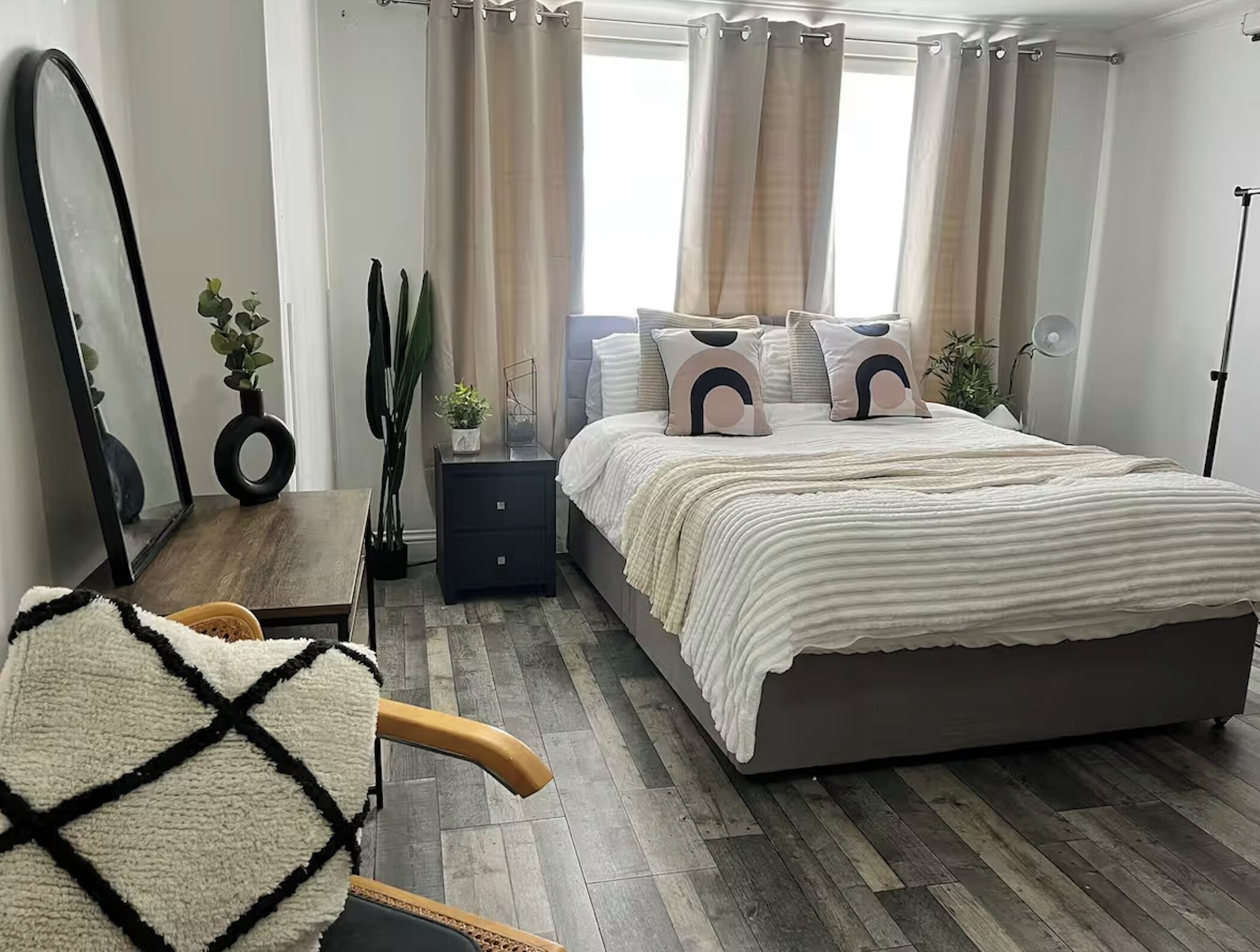 Iron/ironing board, WiFi, bed sheets