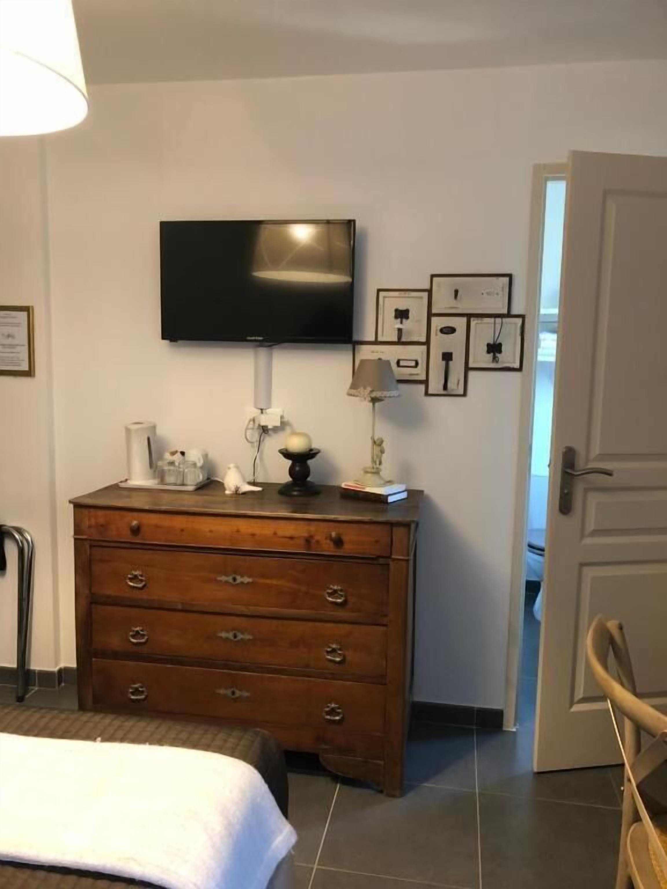 Iron/ironing board, free WiFi