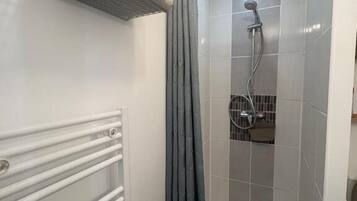 Comfort Room, Garden View | Bathroom