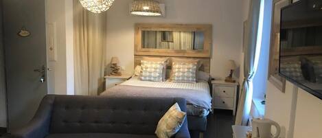 Comfort-huone, näköala puutarhaan | Oleskelualue