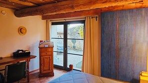 Fer et planche Ă repasser, lit parapluie, Wi-Fi gratuit, draps fournis