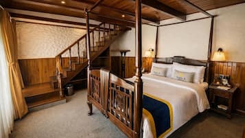 Superior Room | Desk