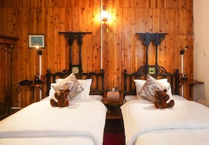 Deluxe Room | Desk - Cochrane Place By Teesta Hotels (Kurseong)