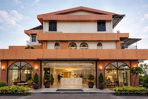 Front of property - Cochrane Place By Teesta Hotels (Kurseong)