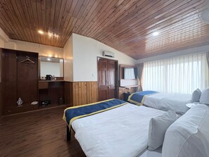 Standard Room | Desk - Cochrane Place By Teesta Hotels (Kurseong)