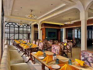 Restaurant - Cochrane Place By Teesta Hotels (Kurseong)