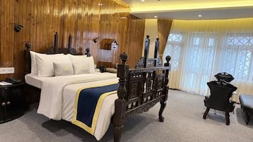 Deluxe Room | Meja