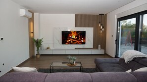 TV - Villa Luxury- Grubine by Villas Guide (Grubine)