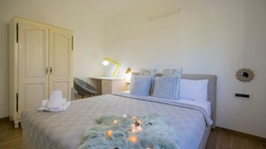 Tabla de planchar con plancha, wifi gratis y ropa de cama 