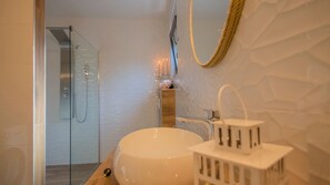 Shower, hair dryer, towels - Villa Luxury- Grubine by Villas Guide (Grubine)