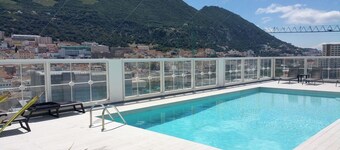 NEW with AC Central Suites with Pool and Squash Courts! Sleeps Family or 4