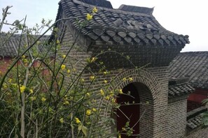 Property grounds - Xinchen Daoyuan Guesthouse (Danjiangkou)