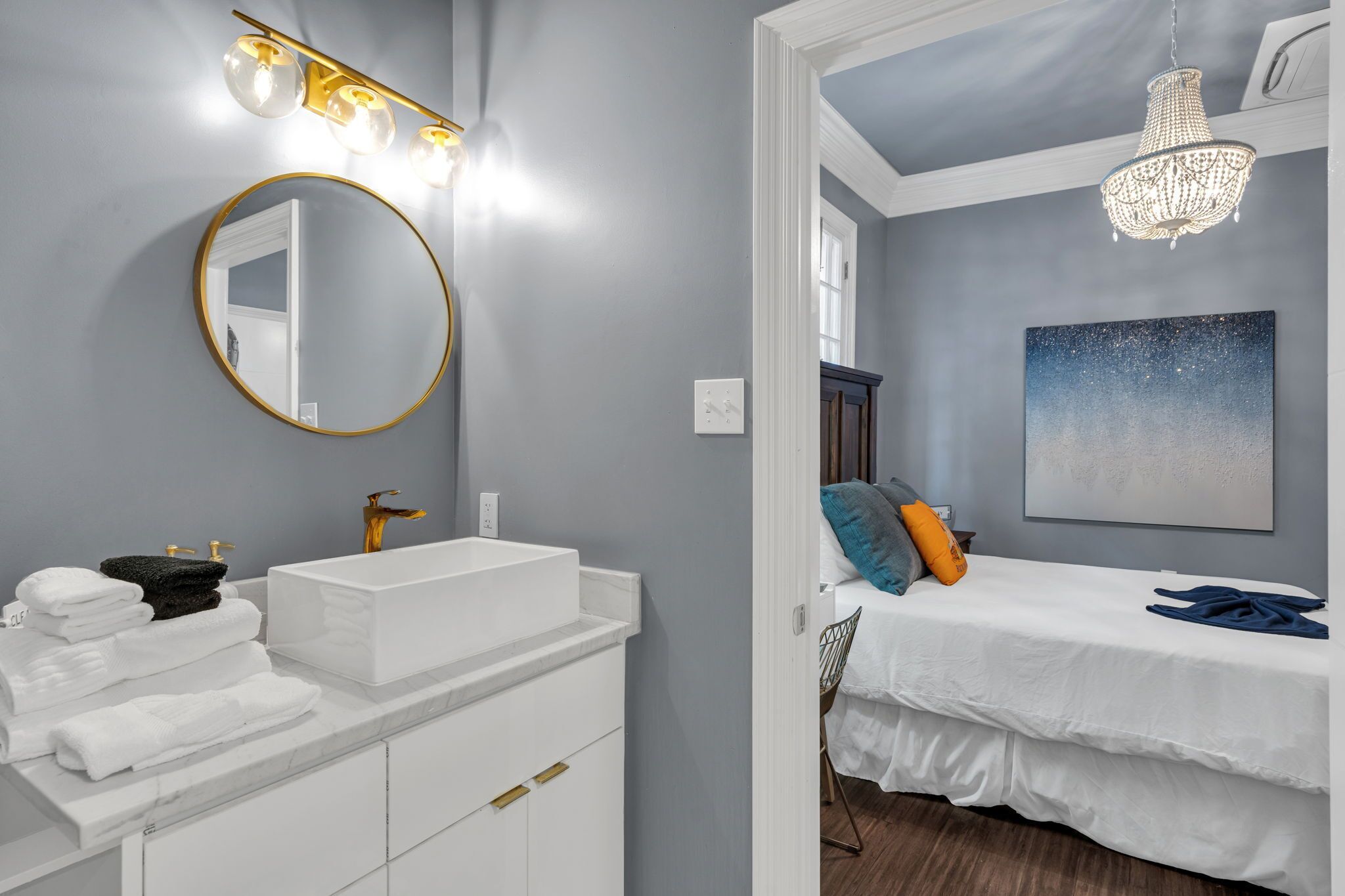 Schreibtisch, Bügeleisen/Bügelbrett, kostenloses WLAN, Bettwäsche