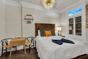 Desk, iron/ironing board, free WiFi, bed sheets - Enjoy a comfortable and private 1BR suite on historic Rampart Street. Enjoy playful décor, a comfy queen bed, en-suite bath, and access to a communal lobby. (New Orleans)
