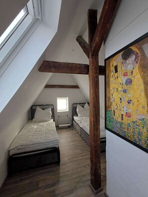 3 bedrooms, free WiFi, bed sheets