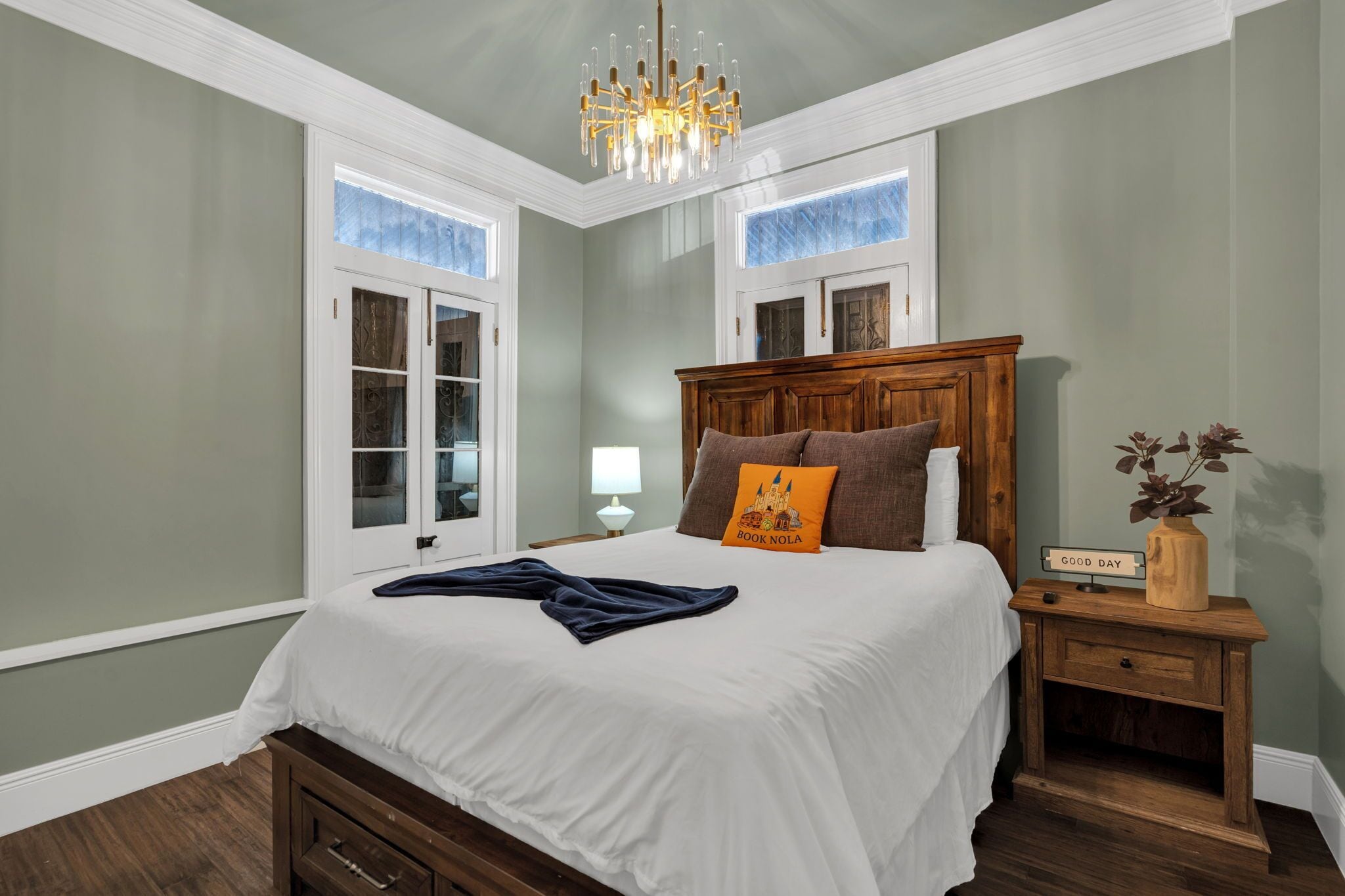 デスク、アイロン / アイロン台、WiFi (無料)、ベッドシーツ