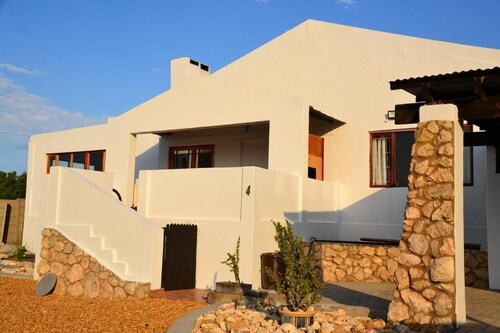 Charming 4-bedroom house in Saint Helena Bay perfect for relaxing getaway