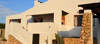 Charming 4-bedroom house in Saint Helena Bay perfect for relaxing getaway