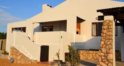 Charming 4-bedroom house in Saint Helena Bay perfect for relaxing getaway