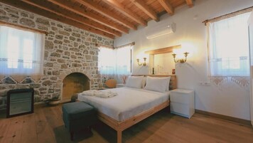 Family Double Room, Balcony, Garden View | Desk, laptop workspace, blackout curtains, iron/ironing board