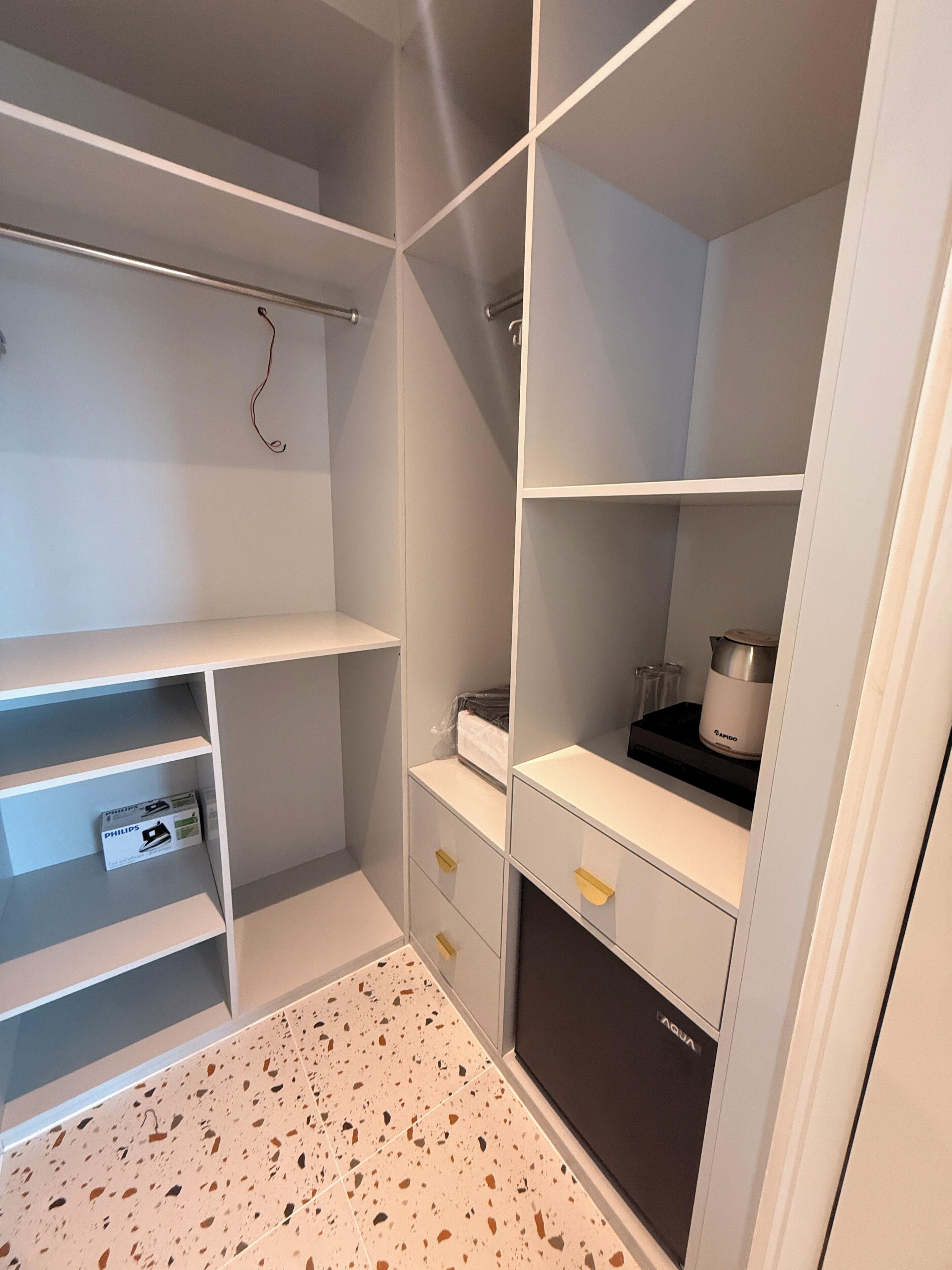 Superior Sea View Master Bedroom | Bàn, khu vực làm việc phù hợp cho laptop 