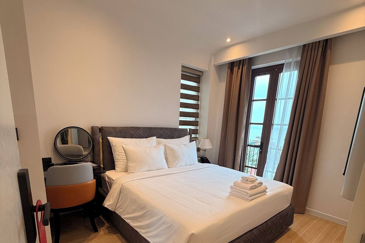 Super Deluxe Sea View | Bàn, khu vực làm việc phù hợp cho laptop 
