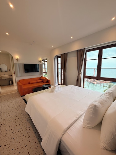 Maharaja Lounge & Hotels