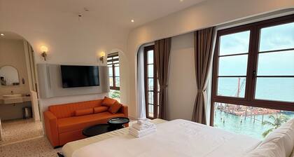 Maharaja Lounge & Hotels