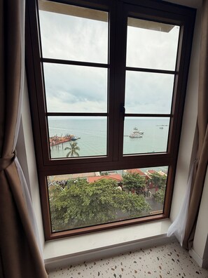 Superior Sea View Master Bedroom | Työpöytä, kannettavalle tietokoneelle sopiva työtila, ilmainen Wi-Fi