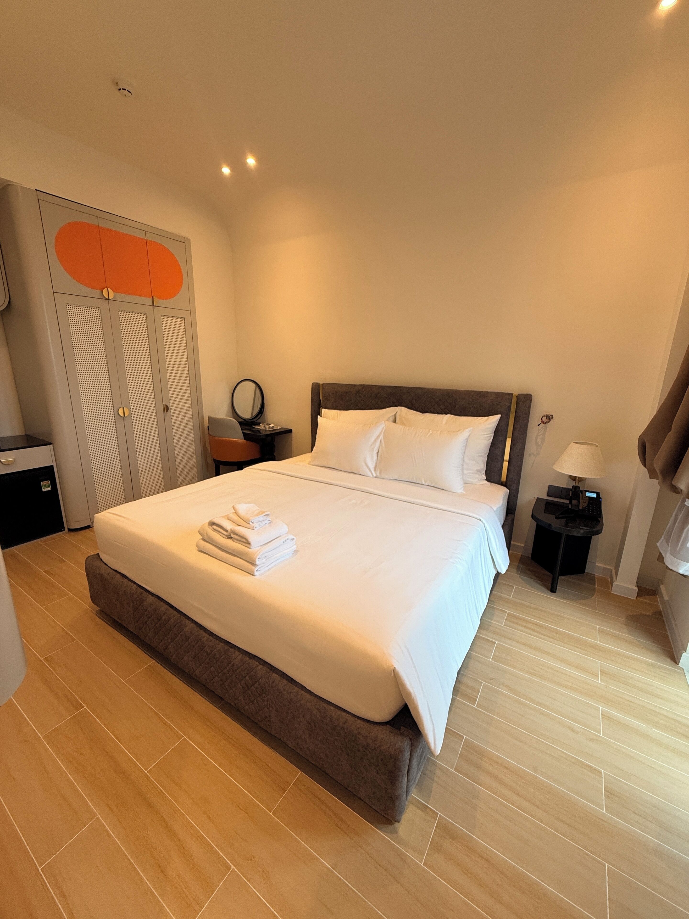 Deluxe Partial Sea and City View