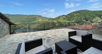 Villa in the Ribeira Sacra, O Batuxo
